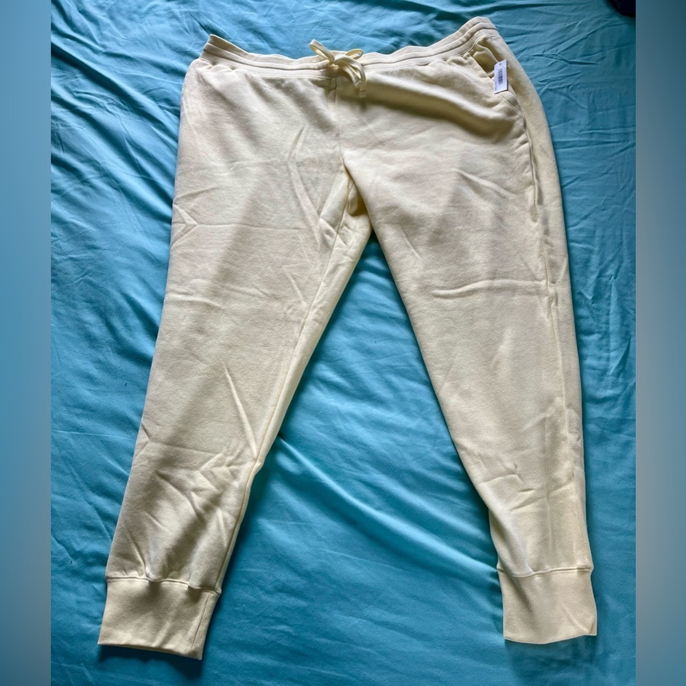Amazon Essentials Women's Fleece Jogger Sweatpants Light Yellow/Cream Size XXL